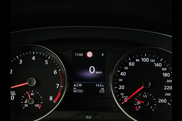 Volkswagen Passat 1.5 TSI Comfort Business | Stoelverwarming | Leder/Alcantara | Trekhaak | Adaptive cruise | Navigatie | Full LED | Parkeerhulp | Climate control | Bluetooth