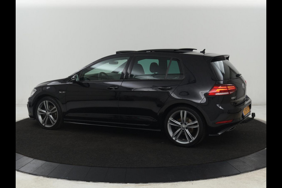Volkswagen Golf 1.5 TSI R Line | Panoramadak | Trekhaak | Stoelverwarming | Adaptive cruise | Camera | Carplay | Navigatie | Full LED | Navigatie