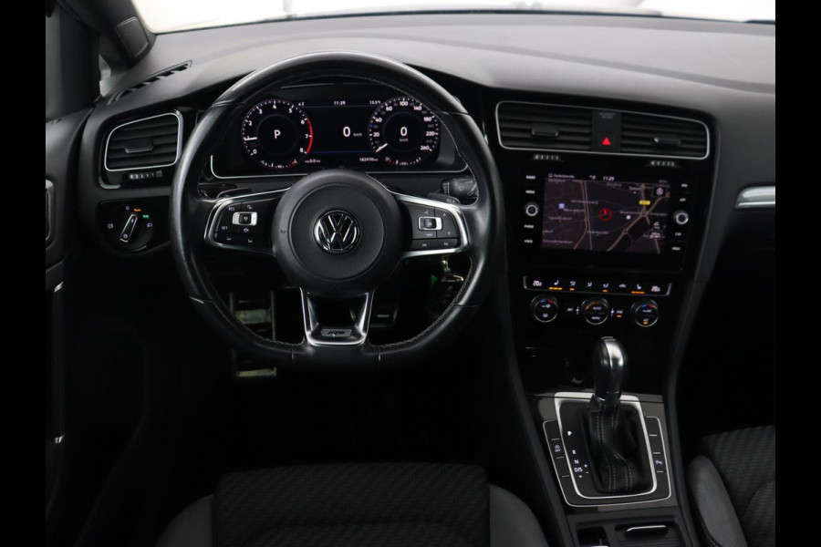 Volkswagen Golf 1.5 TSI R Line | Panoramadak | Trekhaak | Stoelverwarming | Adaptive cruise | Camera | Carplay | Navigatie | Full LED | Navigatie
