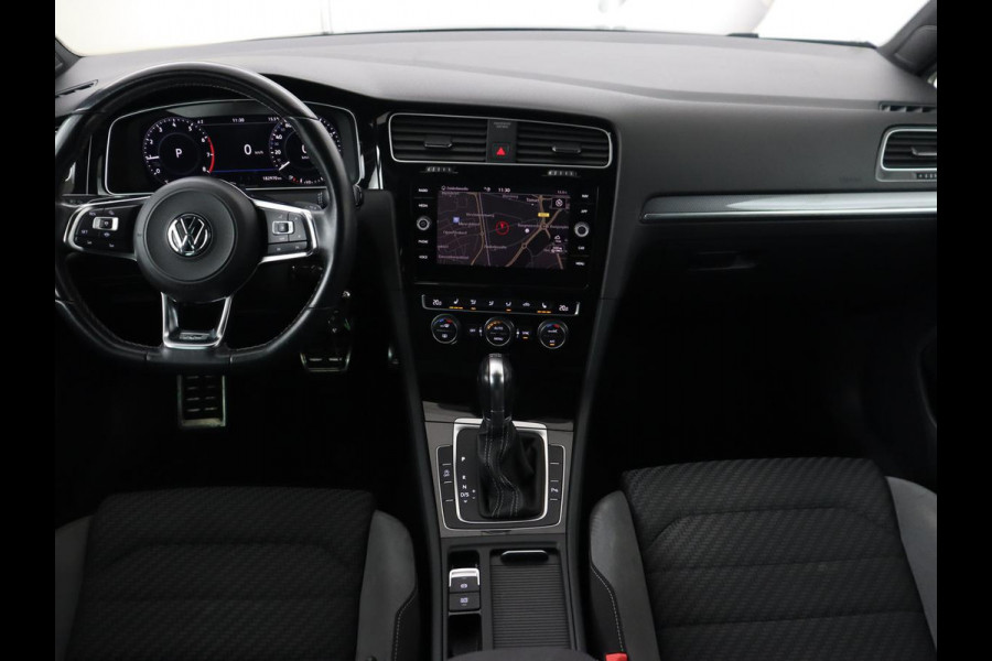 Volkswagen Golf 1.5 TSI R Line | Panoramadak | Trekhaak | Stoelverwarming | Adaptive cruise | Camera | Carplay | Navigatie | Full LED | Navigatie