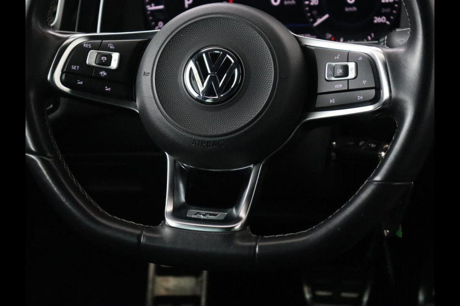 Volkswagen Golf 1.5 TSI R Line | Panoramadak | Trekhaak | Stoelverwarming | Adaptive cruise | Camera | Carplay | Navigatie | Full LED | Navigatie