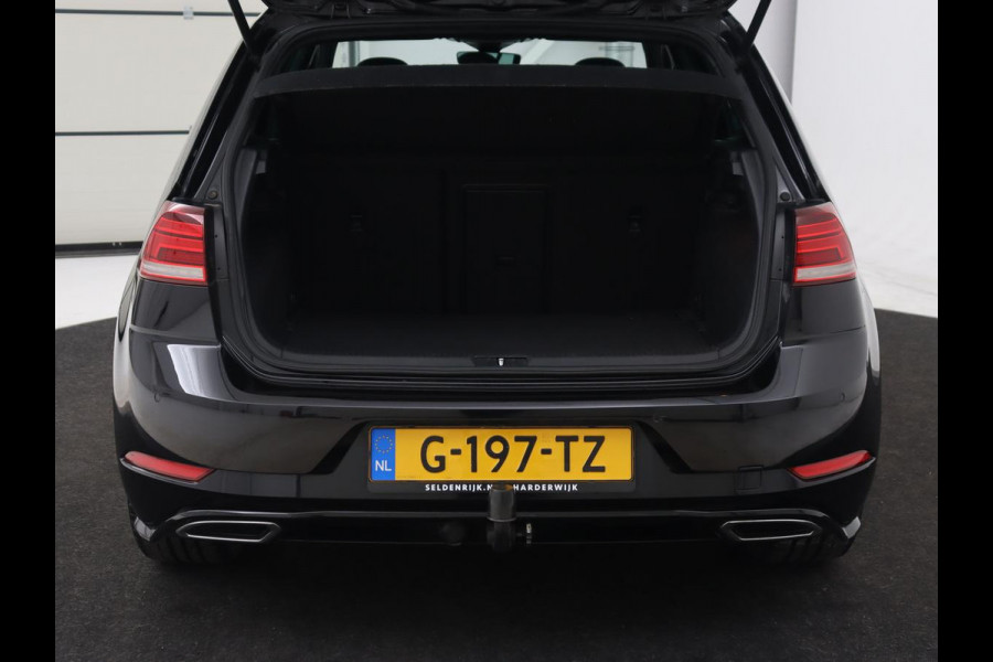 Volkswagen Golf 1.5 TSI R Line | Panoramadak | Trekhaak | Stoelverwarming | Adaptive cruise | Camera | Carplay | Navigatie | Full LED | Navigatie
