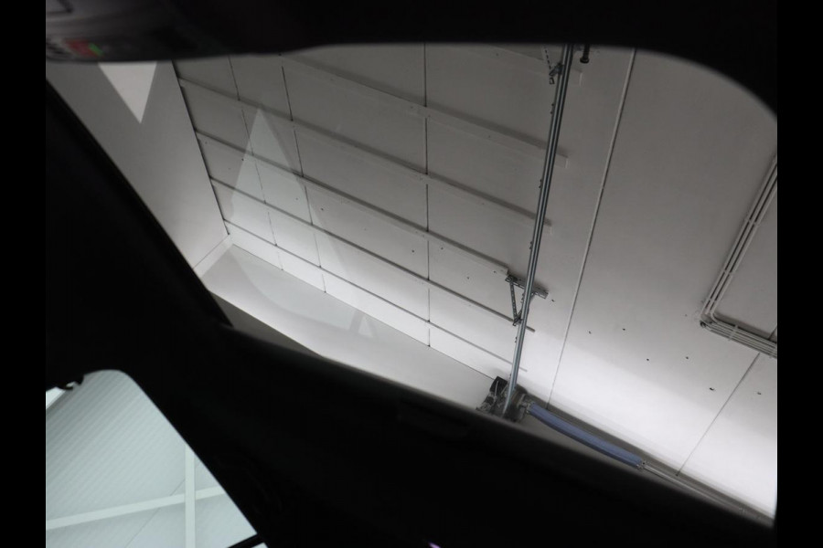 Volkswagen Golf 1.5 TSI R Line | Panoramadak | Trekhaak | Stoelverwarming | Adaptive cruise | Camera | Carplay | Navigatie | Full LED | Navigatie