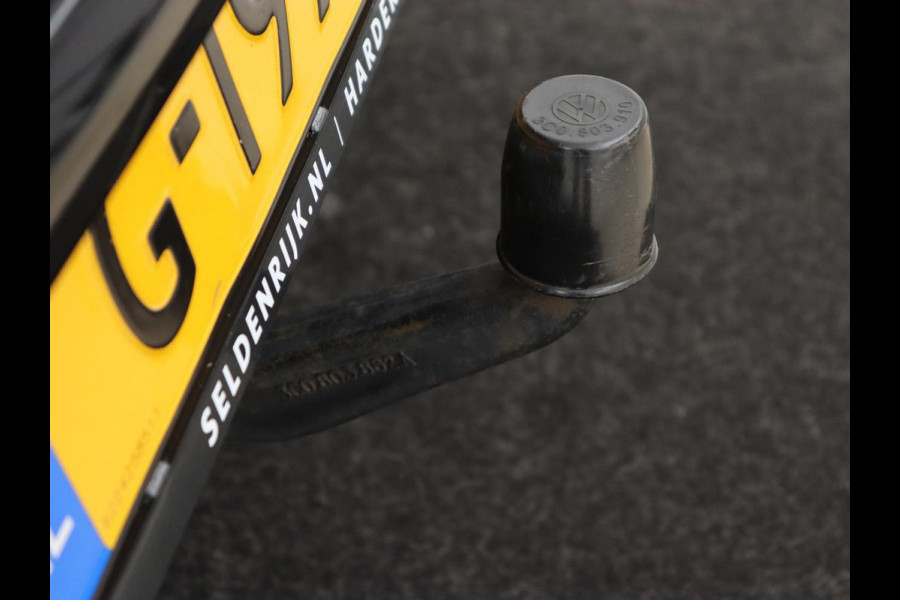 Volkswagen Golf 1.5 TSI R Line | Panoramadak | Trekhaak | Stoelverwarming | Adaptive cruise | Camera | Carplay | Navigatie | Full LED | Navigatie