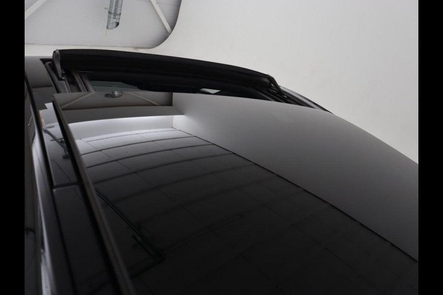 Volkswagen Golf 1.5 TSI R Line | Panoramadak | Trekhaak | Stoelverwarming | Adaptive cruise | Camera | Carplay | Navigatie | Full LED | Navigatie