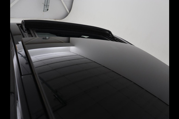 Volkswagen Golf 1.5 TSI R Line | Panoramadak | Trekhaak | Stoelverwarming | Adaptive cruise | Camera | Carplay | Navigatie | Full LED | Navigatie