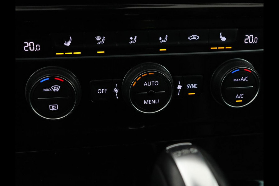 Volkswagen Golf 1.5 TSI R Line | Panoramadak | Trekhaak | Stoelverwarming | Adaptive cruise | Camera | Carplay | Navigatie | Full LED | Navigatie