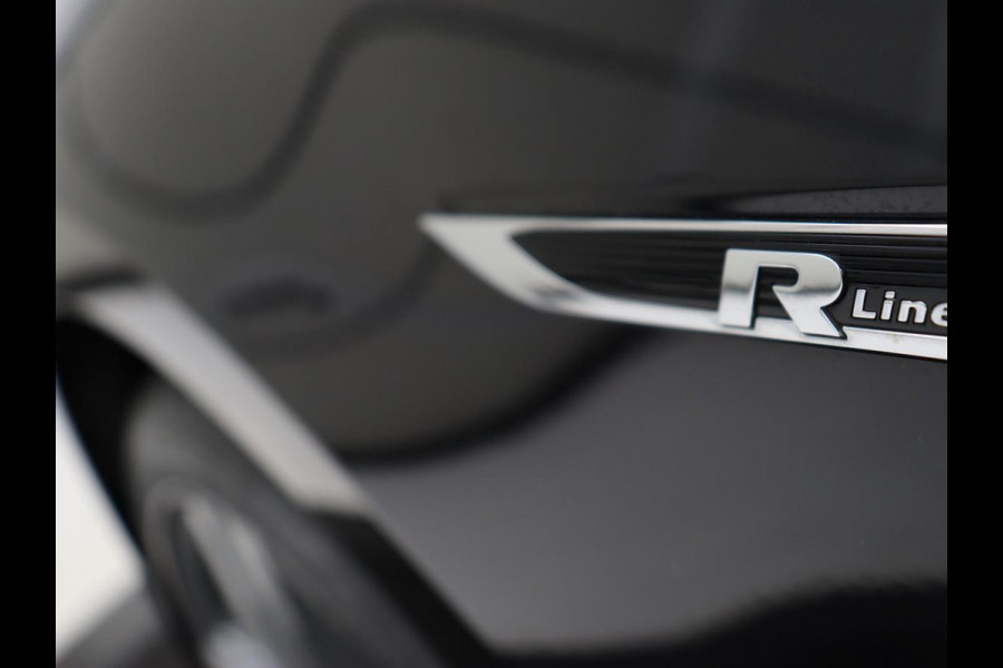 Volkswagen Golf 1.5 TSI R Line | Panoramadak | Trekhaak | Stoelverwarming | Adaptive cruise | Camera | Carplay | Navigatie | Full LED | Navigatie