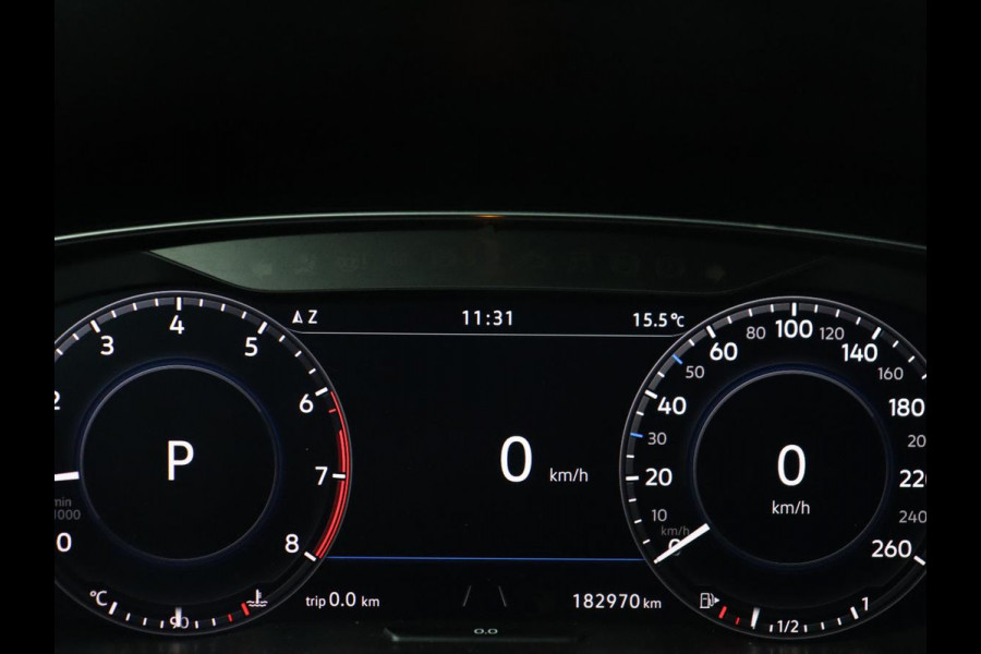 Volkswagen Golf 1.5 TSI R Line | Panoramadak | Trekhaak | Stoelverwarming | Adaptive cruise | Camera | Carplay | Navigatie | Full LED | Navigatie