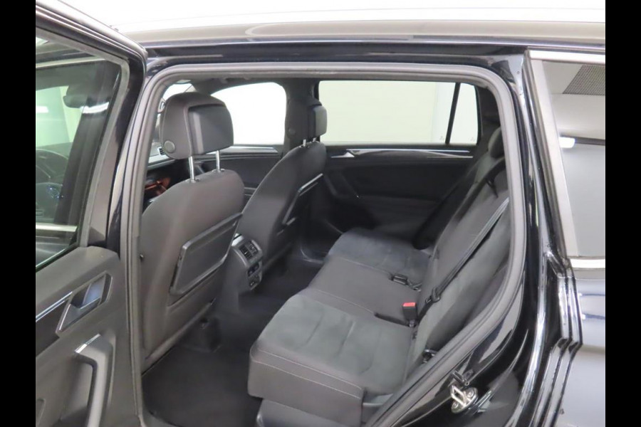 Volkswagen Tiguan Allspace 1.5 TSI Highline R Line Pano.dak Stoelvrw. Adapt.Cruise Business