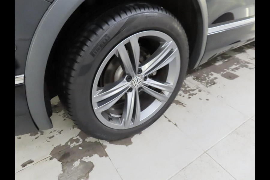 Volkswagen Tiguan Allspace 1.5 TSI Highline R Line Pano.dak Stoelvrw. Adapt.Cruise Business