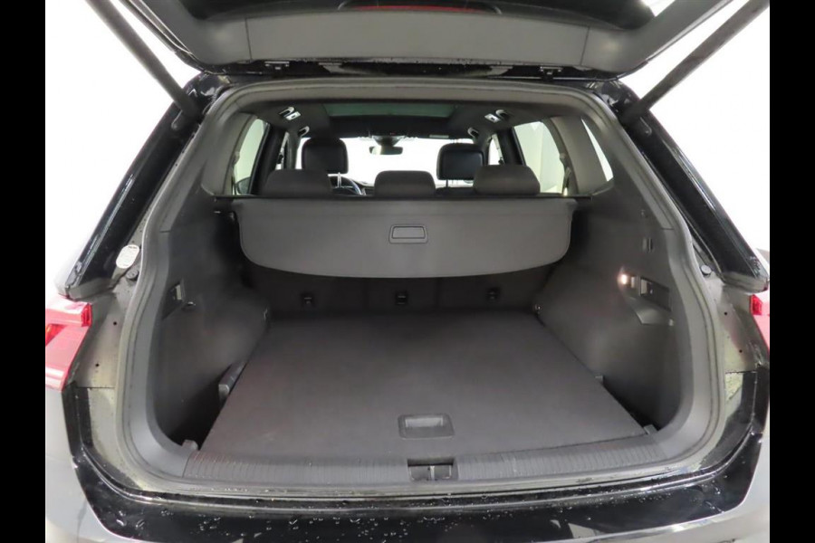 Volkswagen Tiguan Allspace 1.5 TSI Highline R Line Pano.dak Stoelvrw. Adapt.Cruise Business