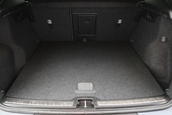 Volvo XC40 1.5 T4 Recharge Inscription Leer, Pilot Assist, Camera, Apple Carplay, Keyless, LED, 19"