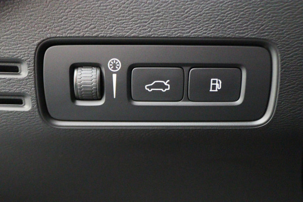 Volvo XC40 1.5 T4 Recharge Inscription Leer, Pilot Assist, Camera, Apple Carplay, Keyless, LED, 19"