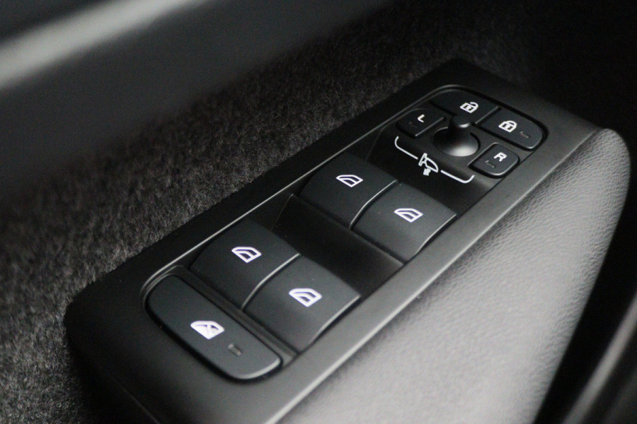 Volvo XC40 1.5 T4 Recharge Inscription Leer, Pilot Assist, Camera, Apple Carplay, Keyless, LED, 19"