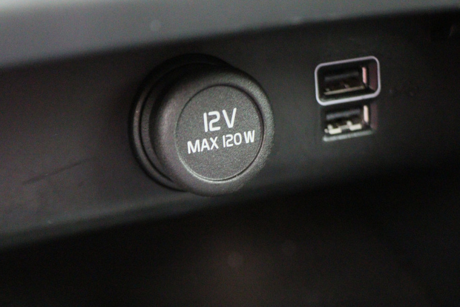 Volvo XC40 1.5 T4 Recharge Inscription Leer, Pilot Assist, Camera, Apple Carplay, Keyless, LED, 19"