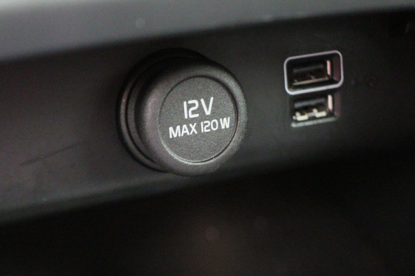 Volvo XC40 1.5 T4 Recharge Inscription Leer, Pilot Assist, Camera, Apple Carplay, Keyless, LED, 19"