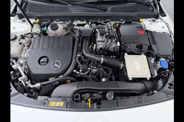 Mercedes-Benz CLA-Klasse Shooting Brake 250 e AMG Line | Pano 360 Camera Sfeer Night