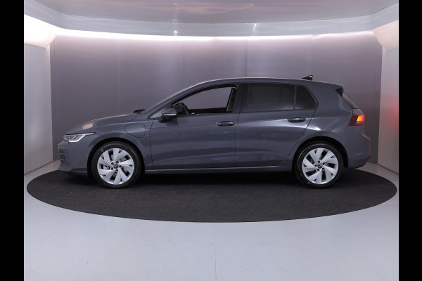 Volkswagen Golf 1.5 eHybrid Life Edition 204 pk Automaat (DSG) | Verlengde garantie | Navigatie via App | Parkeersensoren (Park assist) | Achteruitrijcamera | Stoelverwarming |