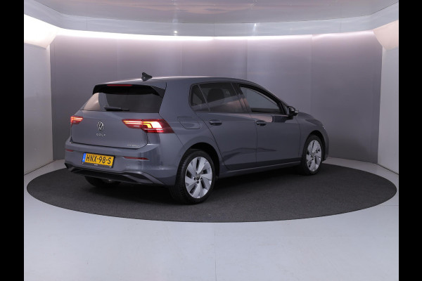 Volkswagen Golf 1.5 eHybrid Life Edition 204 pk Automaat (DSG) | Verlengde garantie | Navigatie via App | Parkeersensoren (Park assist) | Achteruitrijcamera | Stoelverwarming |