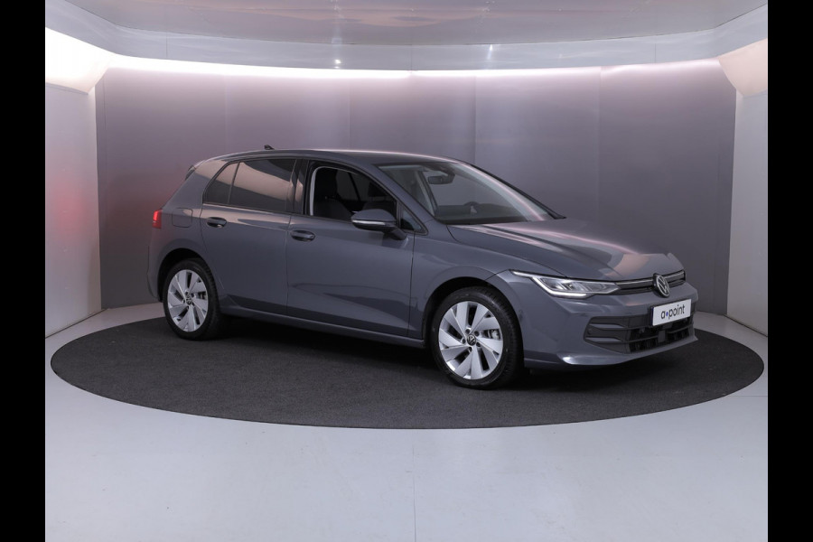 Volkswagen Golf 1.5 eHybrid Life Edition 204 pk Automaat (DSG) | Verlengde garantie | Navigatie via App | Parkeersensoren (Park assist) | Achteruitrijcamera | Stoelverwarming |