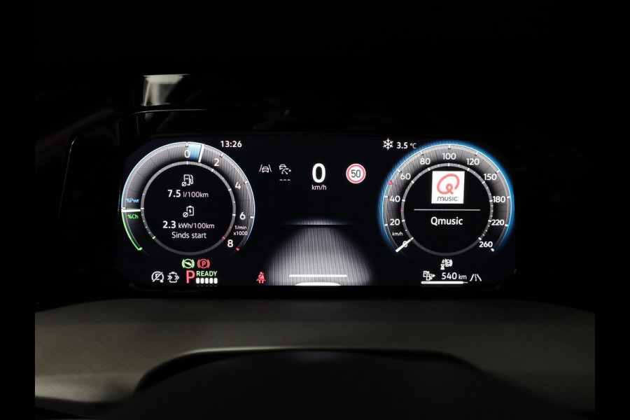Volkswagen Golf 1.5 eHybrid Life Edition 204 pk Automaat (DSG) | Verlengde garantie | Navigatie via App | Parkeersensoren (Park assist) | Achteruitrijcamera | Stoelverwarming |