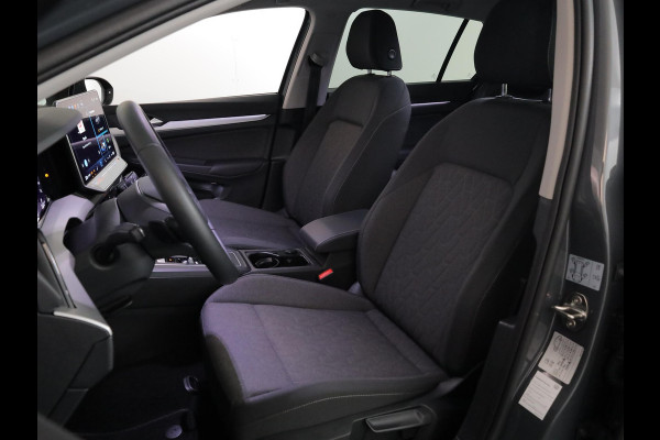 Volkswagen Golf 1.5 eHybrid Life Edition 204 pk Automaat (DSG) | Verlengde garantie | Navigatie via App | Parkeersensoren (Park assist) | Achteruitrijcamera | Stoelverwarming |