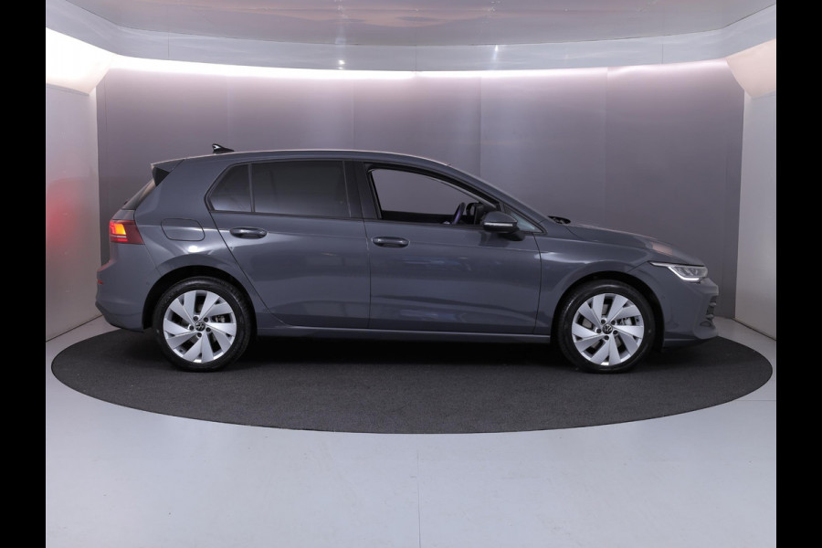 Volkswagen Golf 1.5 eHybrid Life Edition 204 pk Automaat (DSG) | Verlengde garantie | Navigatie via App | Parkeersensoren (Park assist) | Achteruitrijcamera | Stoelverwarming |