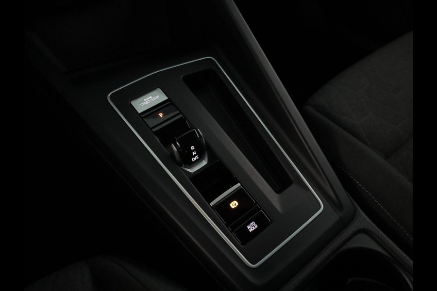 Volkswagen Golf 1.5 eHybrid Life Edition 204 pk Automaat (DSG) | Verlengde garantie | Navigatie via App | Parkeersensoren (Park assist) | Achteruitrijcamera | Stoelverwarming |