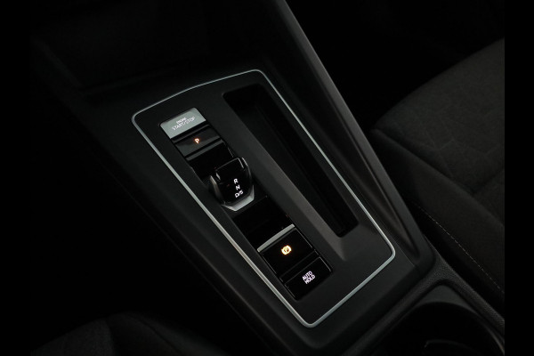 Volkswagen Golf 1.5 eHybrid Life Edition 204 pk Automaat (DSG) | Verlengde garantie | Navigatie via App | Parkeersensoren (Park assist) | Achteruitrijcamera | Stoelverwarming |