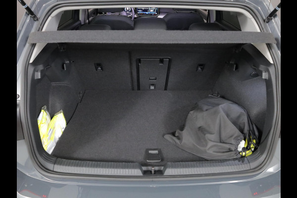 Volkswagen Golf 1.5 eHybrid Life Edition 204 pk Automaat (DSG) | Verlengde garantie | Navigatie via App | Parkeersensoren (Park assist) | Achteruitrijcamera | Stoelverwarming |