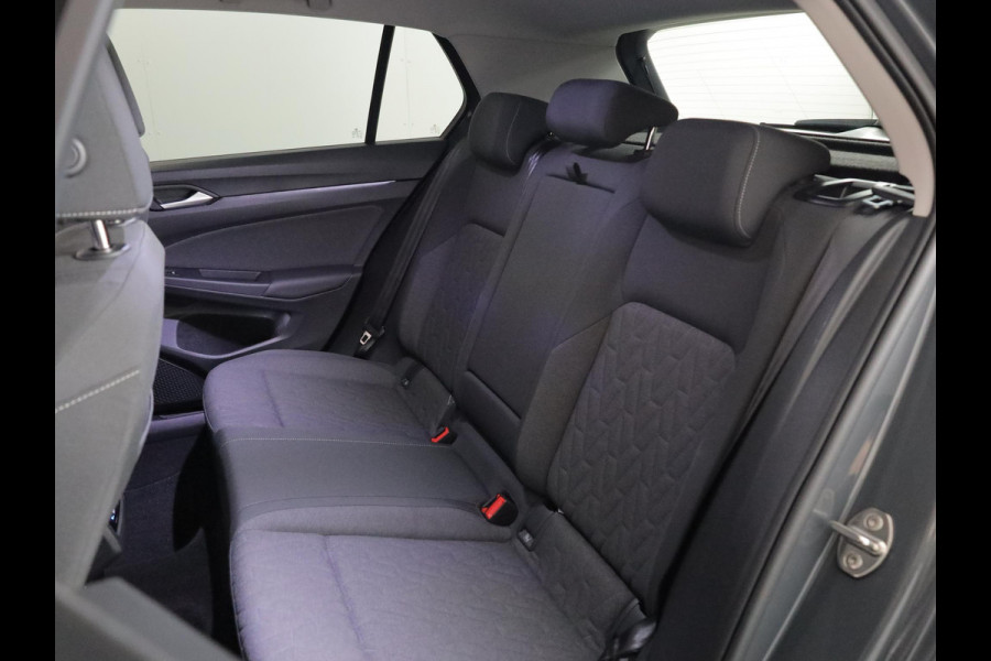 Volkswagen Golf 1.5 eHybrid Life Edition 204 pk Automaat (DSG) | Verlengde garantie | Navigatie via App | Parkeersensoren (Park assist) | Achteruitrijcamera | Stoelverwarming |
