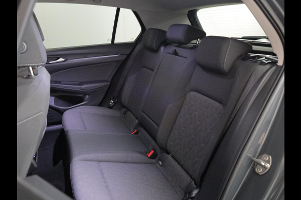 Volkswagen Golf 1.5 eHybrid Life Edition 204 pk Automaat (DSG) | Verlengde garantie | Navigatie via App | Parkeersensoren (Park assist) | Achteruitrijcamera | Stoelverwarming |