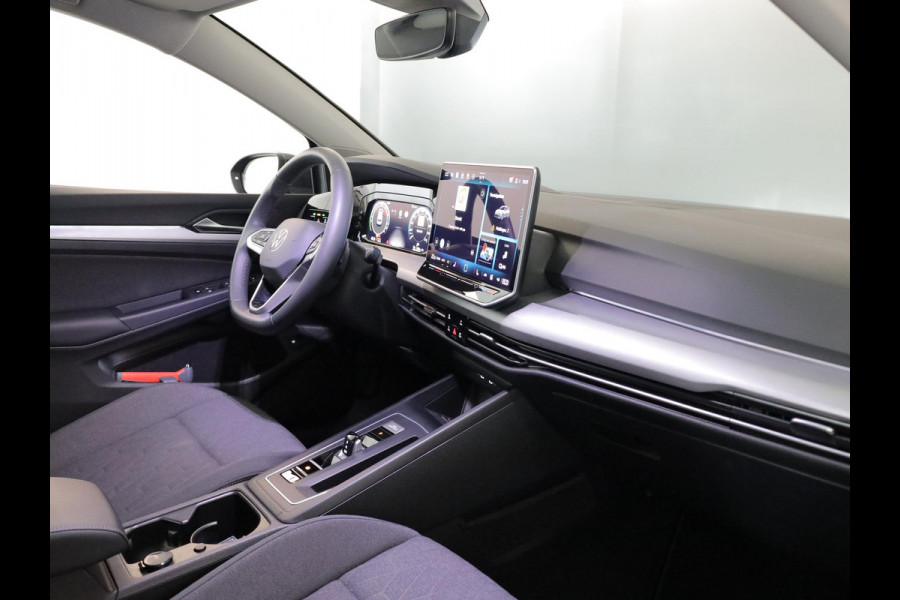 Volkswagen Golf 1.5 eHybrid Life Edition 204 pk Automaat (DSG) | Verlengde garantie | Navigatie via App | Parkeersensoren (Park assist) | Achteruitrijcamera | Stoelverwarming |