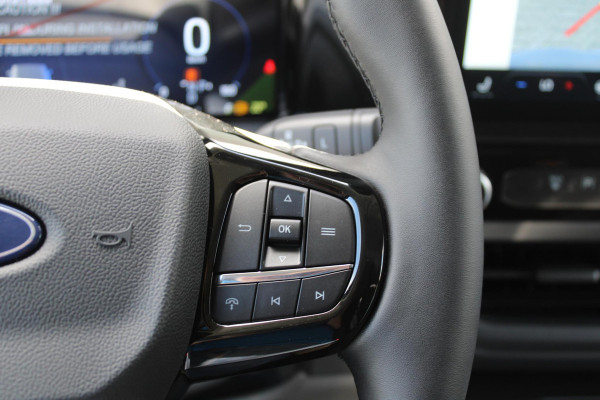 Ford Transit Custom 320 2.5 PHEV L2H1 Sport DC | 233pk |  Dubbele Cabine | Dubbele zijschuifdeur | Inklapbare trekhaak | 19 inch lichtmetalen Sport velgen (mat zwart) | Verwarmbaar stuurwiel | Navigatie systeem
