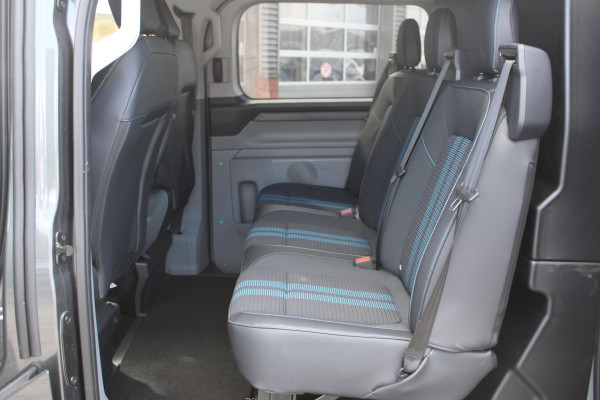 Ford Transit Custom 320 2.5 PHEV L2H1 Sport DC | 233pk |  Dubbele Cabine | Dubbele zijschuifdeur | Inklapbare trekhaak | 19 inch lichtmetalen Sport velgen (mat zwart) | Verwarmbaar stuurwiel | Navigatie systeem