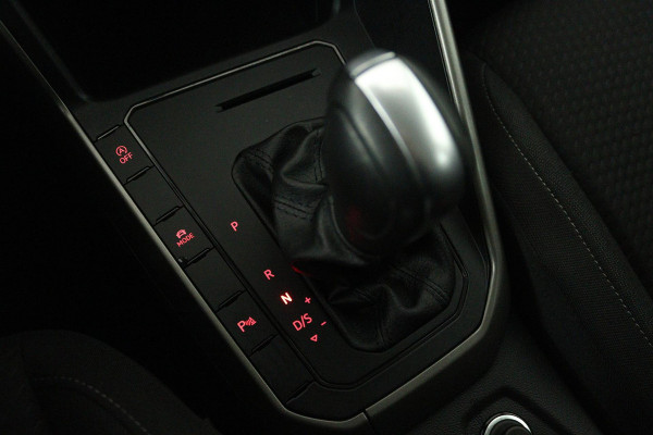 Volkswagen Polo 1.0 TSI Comfortline Business (ACHTERUITRIJCAMERA, NAVIGATIE CARPLAY, PARKEERSENSOREN, CRUISE CONTROL ADAPTIEF)