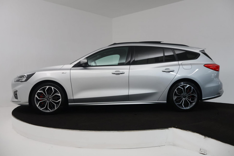 Ford FOCUS Wagon 1.0 EcoBoost Hybrid Vignale (PANORAMADAK, STOEL/STUUR VERWARMING, ACHTERUITRIJCAMERA, LANE-ASSIST)