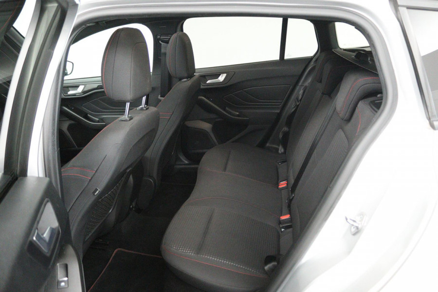 Ford FOCUS Wagon 1.0 EcoBoost Hybrid Vignale (PANORAMADAK, STOEL/STUUR VERWARMING, ACHTERUITRIJCAMERA, LANE-ASSIST)