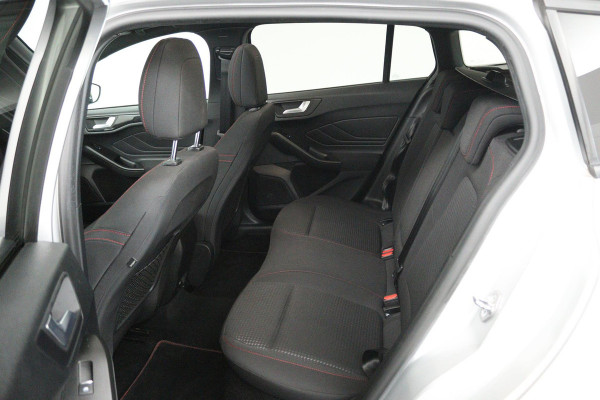 Ford FOCUS Wagon 1.0 EcoBoost Hybrid Vignale (PANORAMADAK, STOEL/STUUR VERWARMING, ACHTERUITRIJCAMERA, LANE-ASSIST)