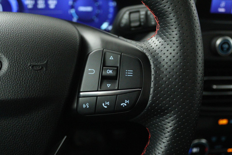 Ford FOCUS Wagon 1.0 EcoBoost Hybrid Vignale (PANORAMADAK, STOEL/STUUR VERWARMING, ACHTERUITRIJCAMERA, LANE-ASSIST)