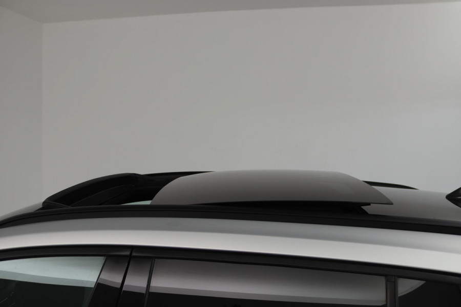 Ford FOCUS Wagon 1.0 EcoBoost Hybrid Vignale (PANORAMADAK, STOEL/STUUR VERWARMING, ACHTERUITRIJCAMERA, LANE-ASSIST)