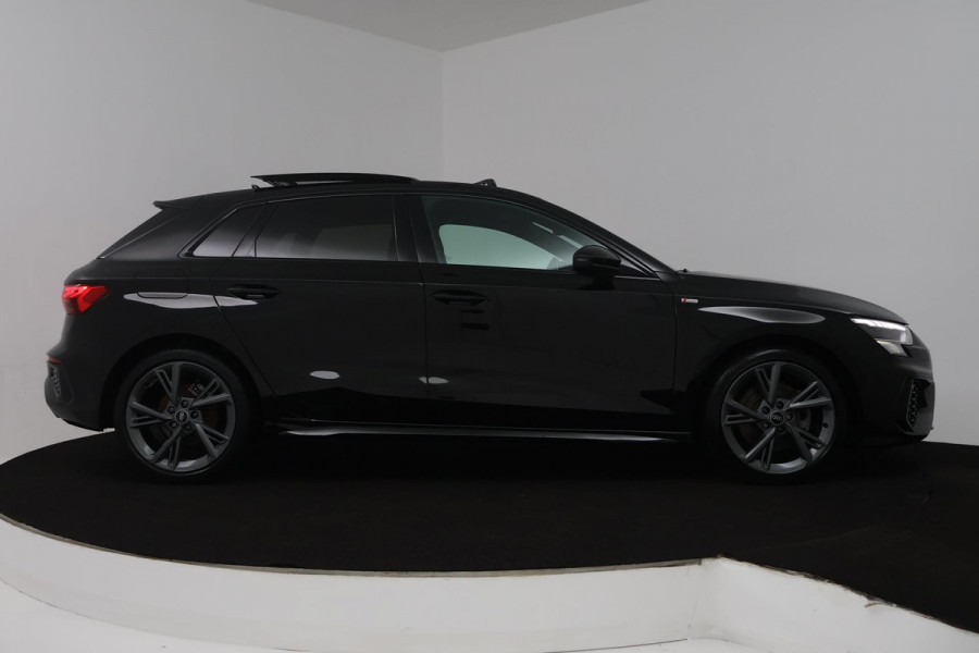 Audi A3 Sportback 30 TFSI S edition (PANORAMADAK, LANE-ASSIST, CRUISE CONTROL, PARKEERSENSOREN, NAVIGATIE)