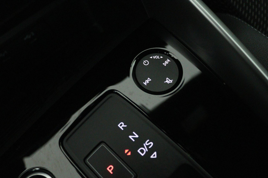 Audi A3 Sportback 30 TFSI S edition (PANORAMADAK, LANE-ASSIST, CRUISE CONTROL, PARKEERSENSOREN, NAVIGATIE)