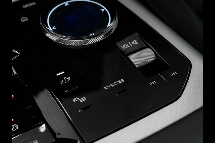 BMW X3 30e xDrive M-Sport - Trekhaak - ACC - 360° Camera - Harman Kardon