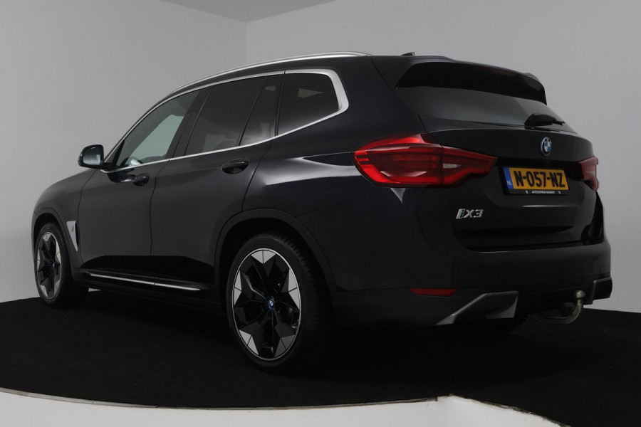 BMW iX3 High Executive 80 kWh (PANORAMADAK, SoH 97.7% TREKHAAK, SFEERVERLICHTING, STOELVERWARMING, ACHTERUITRIJCAMERA, NAVIGATIE)