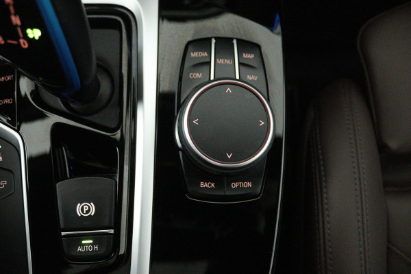 BMW iX3 High Executive 80 kWh (PANORAMADAK, SoH 97.7% TREKHAAK, SFEERVERLICHTING, STOELVERWARMING, ACHTERUITRIJCAMERA, NAVIGATIE)