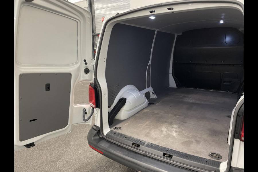 Volkswagen Transporter 2.0 TDI L2H1 Trendline Airco Cruise Control Trekhaak Regensensor