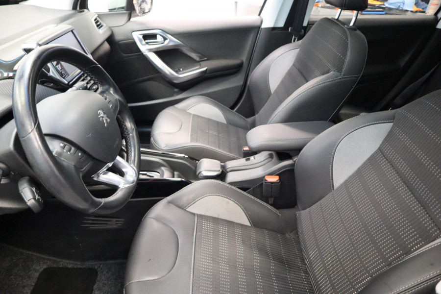 Peugeot 2008 1.2 PureTech Allure Camera PDC Panoramadak Clima