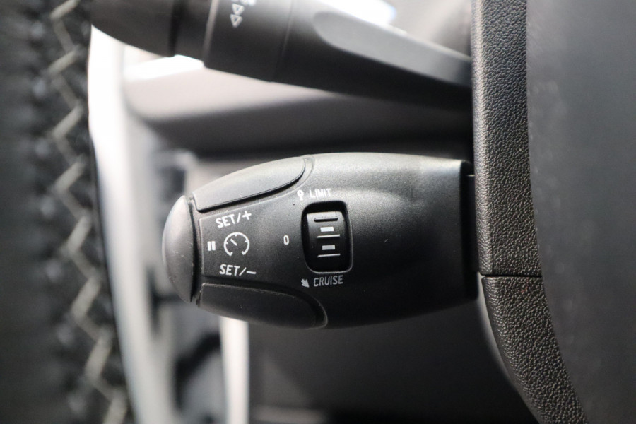 Peugeot 2008 1.2 PureTech Allure Camera PDC Panoramadak Clima